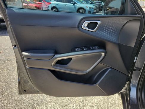 Used 2020 Kia Soul S FWD image 17