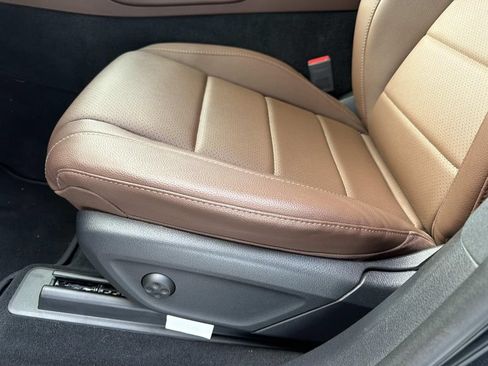 Used 2024 Mercedes-Benz GLS 450 4MATIC image 17