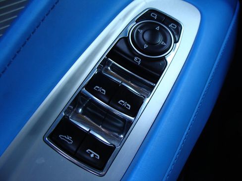 Used 2022 Chevrolet Corvette Stingray Premium Conv w/ Z51 Performance Package image 29