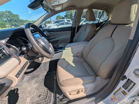 Used 2018 Toyota Camry LE FWD image 18