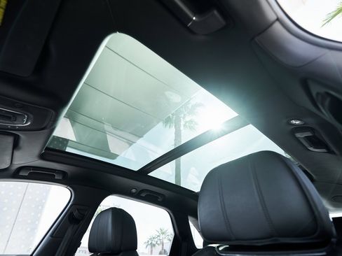 Used 2022 Bentley Bentayga image 31