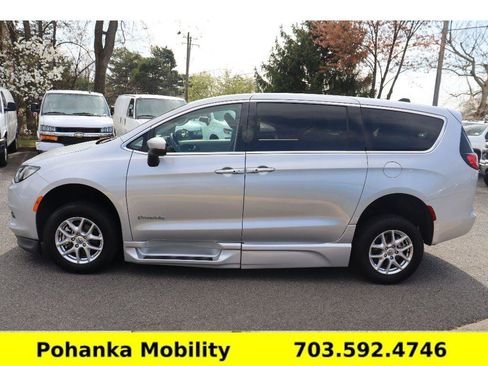 Used 2023 Chrysler Voyager LX FWD image 6
