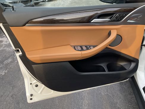 Certified 2025 BMW X4 xDrive30i w/ Premium Package image 10