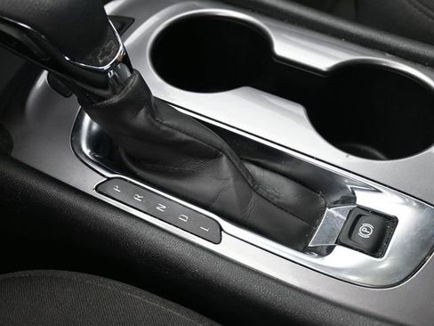 Used 2025 Chevrolet Malibu LS FWD image 36