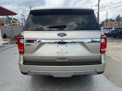 Used 2018 Ford Expedition Max XLT w/ Equipment Group 202A AWD/4WD image 9