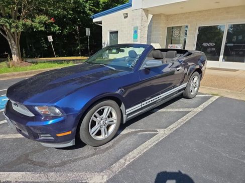Used 2010 Ford Mustang Convertible RWD image 1