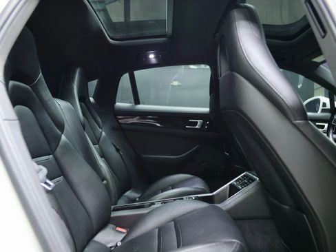 Used 2017 Porsche Panamera 4 image 31