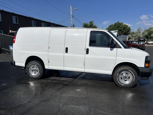 Used 2020 Chevrolet Express 2500 2500 3dr Cargo Van w/ Driver Convenience Package image 4