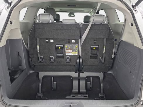 Used 2024 Toyota Sienna XLE FWD image 29