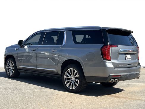 Used 2021 GMC Yukon XL Denali w/ Denali Premium Package image 25