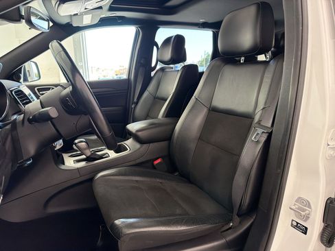 Used 2021 Jeep Grand Cherokee Laredo X AWD/4WD image 5
