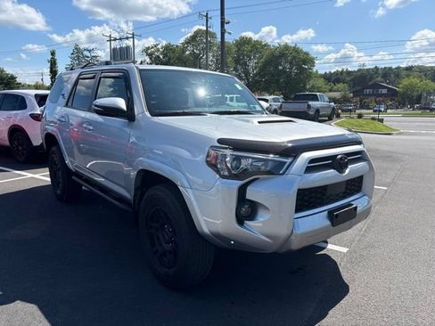 Used 2024 Toyota 4Runner TRD Off-Road Premium w/ Moonroof Package AWD/4WD image 4