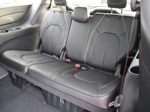 New 2026 Chrysler Pacifica Select image 25