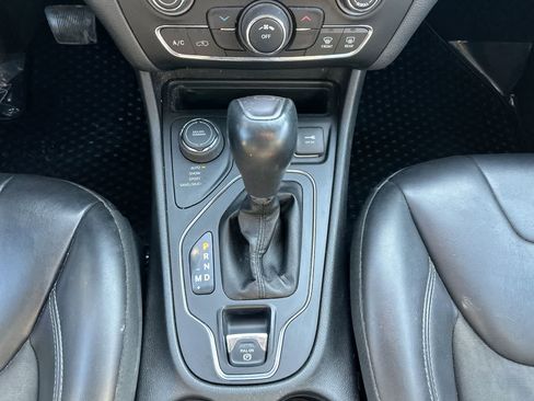 Used 2019 Jeep Cherokee Latitude Plus w/ Cold Weather Group image 32