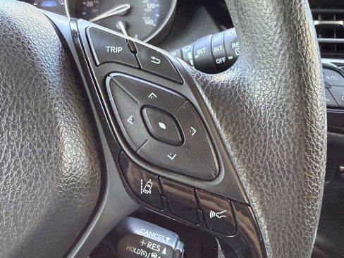 Used 2019 Toyota C-HR LE FWD image 21