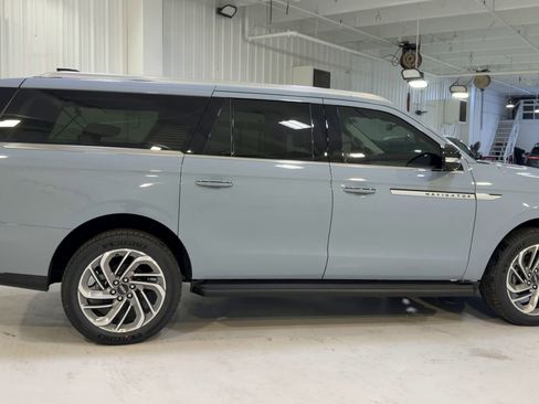 New 2026 Lincoln Navigator L Premier AWD/4WD image 2