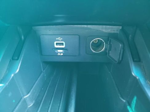 Used 2016 Ford Explorer XLT w/ Equipment Group 202A image 24