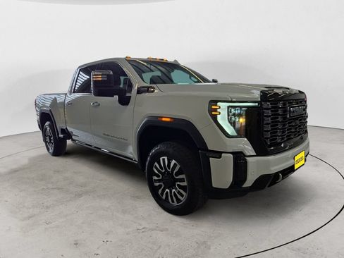 Certified 2026 GMC Sierra 3500 Denali Ultimate AWD/4WD image 3