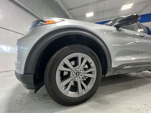 Used 2023 Ford Explorer XLT w/ Equipment Group 202A image 20