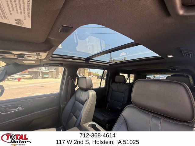 Used 2022 Chevrolet Suburban RST w/ Luxury Package AWD/4WD image 27