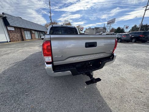 Used 2016 Toyota Tacoma SR5 w/ SR5 Appearance Package (SN) image 15