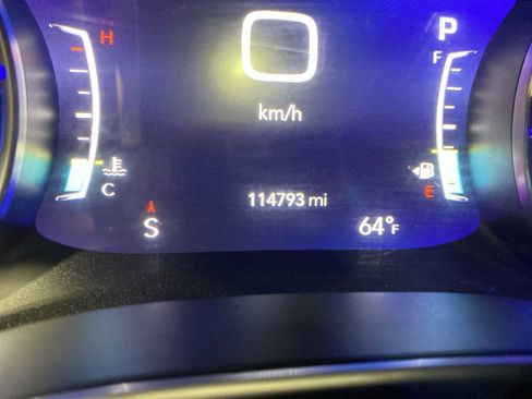 Used 2019 Chrysler Pacifica Limited image 18