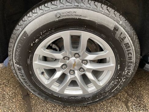 Used 2024 Chevrolet Suburban LT image 32