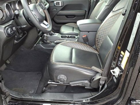 Used 2023 Jeep Gladiator Overland image 11