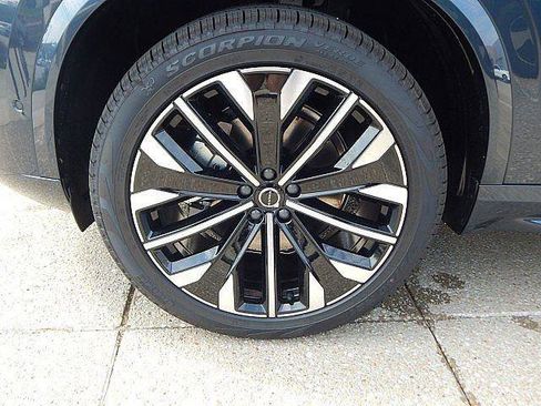 New 2026 Volvo XC90 B6 Plus w/ Protection Package Premier AWD/4WD image 12