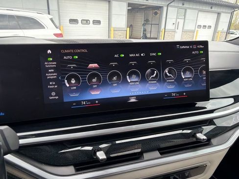 Used 2023 BMW X7 xDrive40i w/ Executive Package AWD/4WD image 8