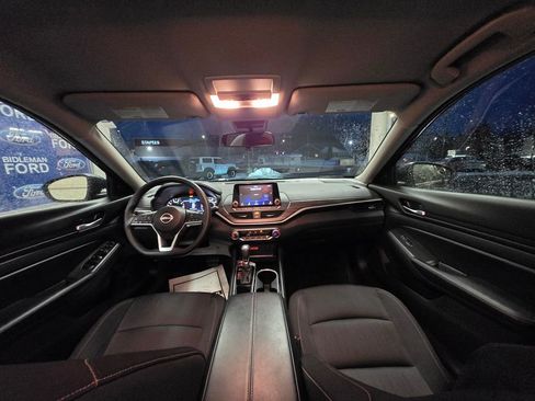 Used 2024 Nissan Altima 2.5 SV image 23