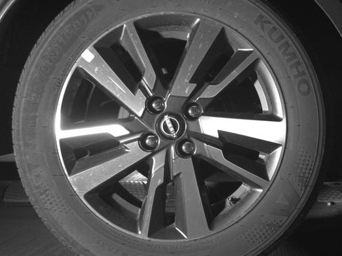Used 2025 Nissan Versa SV FWD image 15