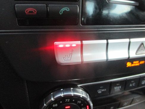 Used 2013 Mercedes-Benz C 300 4MATIC Sedan image 10