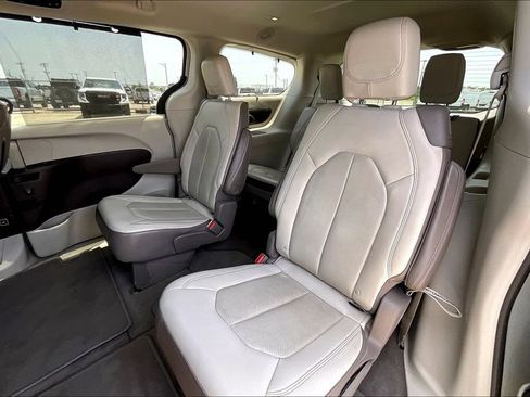 Certified 2019 Chrysler Pacifica Touring-L Plus FWD image 19