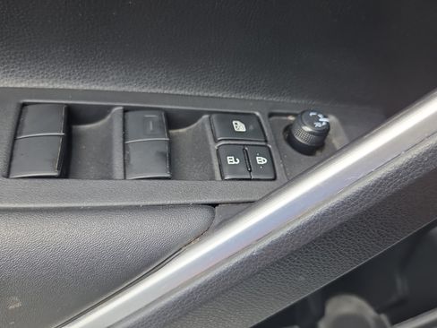 Used 2023 Toyota Corolla Cross LE AWD/4WD image 27