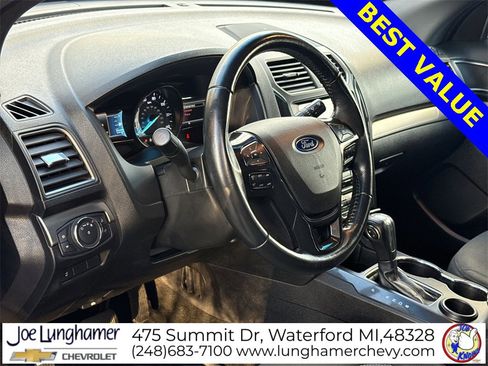 Used 2018 Ford Explorer XLT w/ Equipment Group 201A image 10