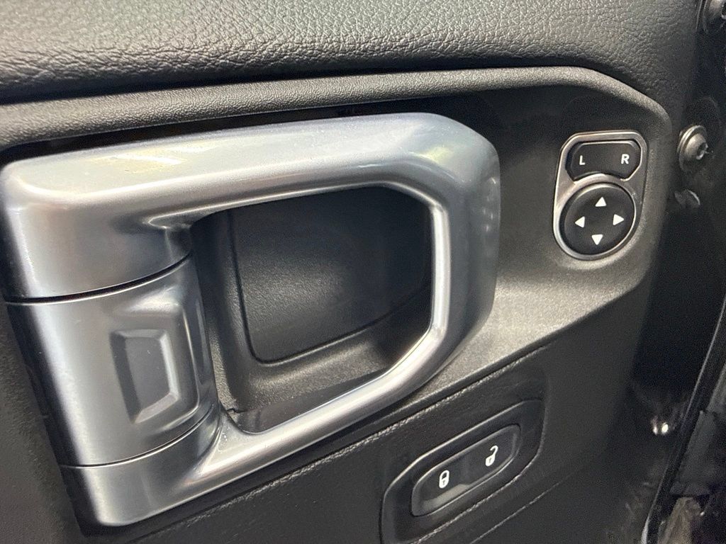 Used 2021 Jeep Gladiator Rubicon AWD/4WD image 18