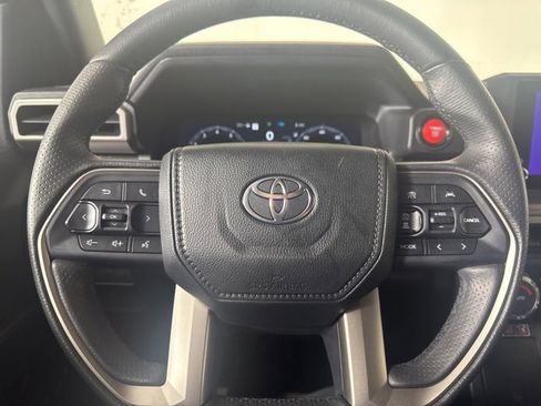 Used 2025 Toyota 4Runner TRD Off-Road image 19