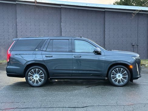 Used 2022 Cadillac Escalade Sport Platinum w/ Heavy-Duty Trailer Package AWD/4WD image 4