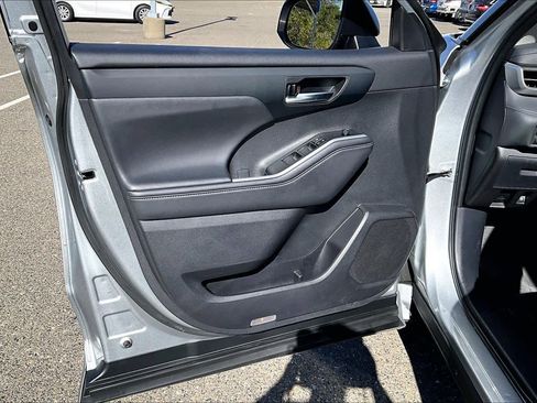 Certified 2024 Toyota Highlander XLE image 21