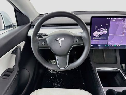 Used 2021 Tesla Model Y Long Range AWD/4WD image 24