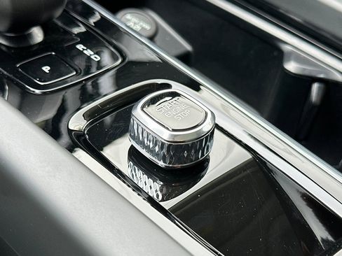 Certified 2025 Volvo XC60 T8 Plus w/ Protection Package Premier image 25