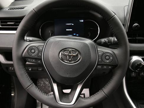 Used 2025 Toyota RAV4 XLE image 12
