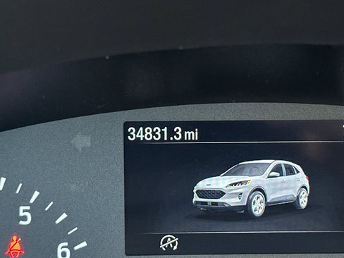 Certified 2022 Ford Escape SE w/ SE Sport Appearance Package image 24