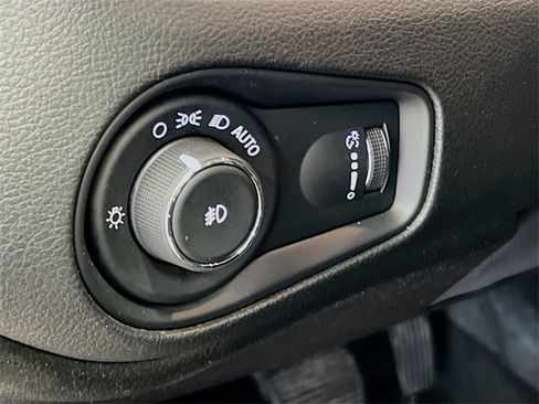 Used 2019 Jeep Renegade Sport image 16