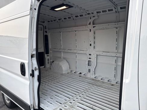 Used 2025 RAM ProMaster 2500 w/ Convenience Group FWD image 23