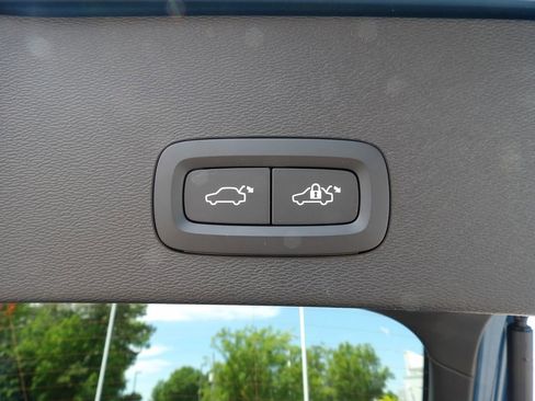 Certified 2023 Volvo C40 P8 Recharge Ultimate w/ Protection Package Premier AWD/4WD image 16