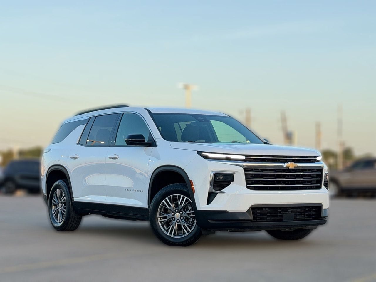 Used 2025 Chevrolet Traverse LT FWD image 2