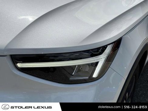 Used 2023 Volvo XC40 B5 Plus image 10