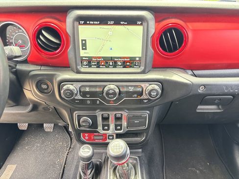 Used 2018 Jeep Wrangler Rubicon AWD/4WD image 22